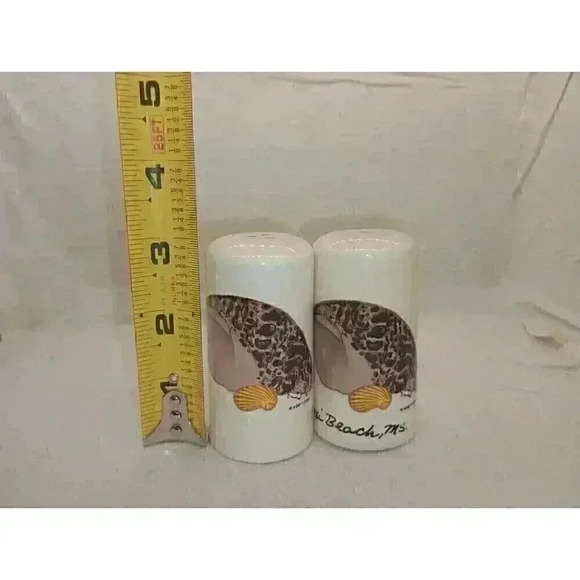 Vintage Souvenir Ceramic Fish Salt & Pepper Shakers Biloxi Beach MS Collectable - Picture 7 of 7